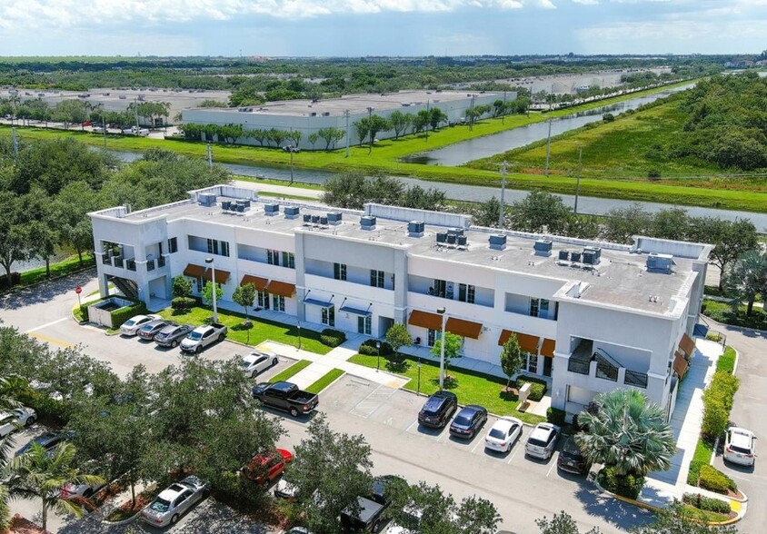 2501 S Palm Ave, Miramar, FL en alquiler - Foto del edificio - Imagen 3 de 3