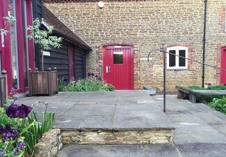 Más detalles de Peper Harow, Godalming - Oficina en alquiler