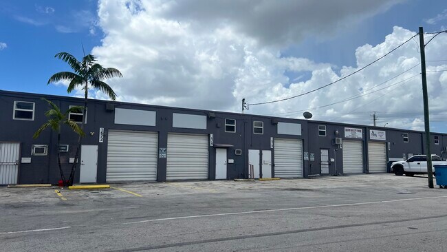 Más detalles de 1612-1646 W 31st Pl, Hialeah, FL - Flex en alquiler