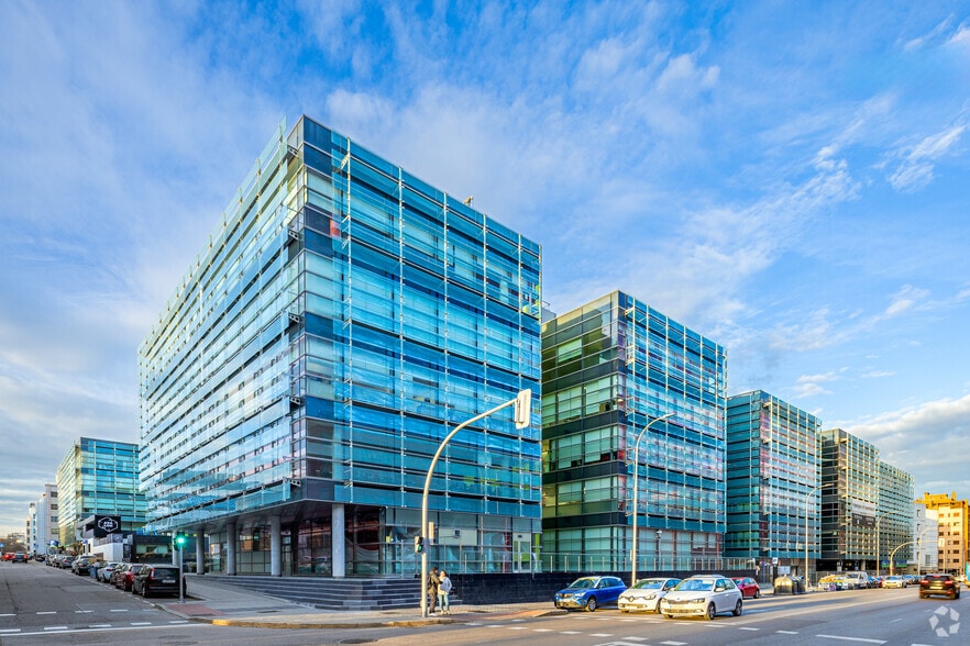 Calle de Santa Leonor, 65, Madrid, Madrid en alquiler - Foto del edificio - Imagen 1 de 28
