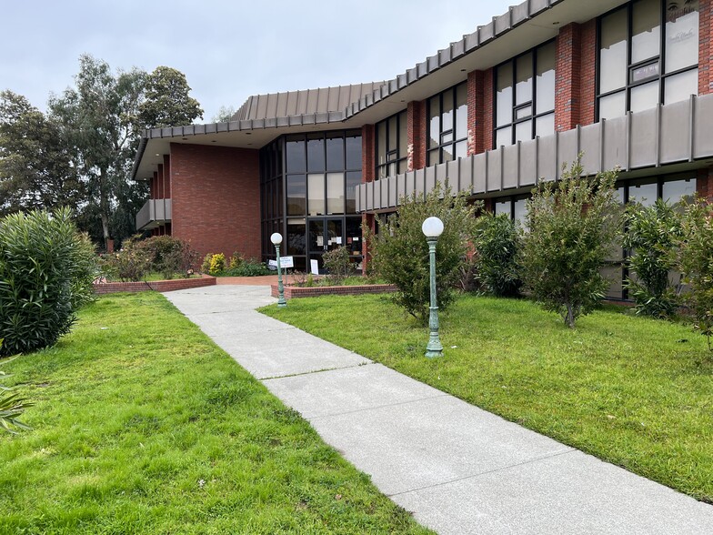 1515 Aurora Dr, San Leandro, CA en alquiler - Foto del edificio - Imagen 1 de 11