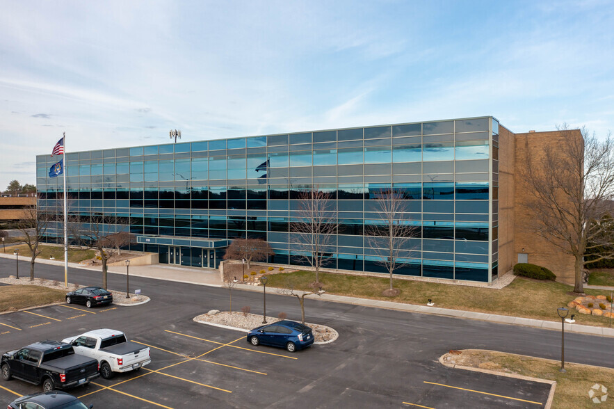 5700 Crooks Rd, Troy, MI en alquiler - Foto del edificio - Imagen 1 de 6