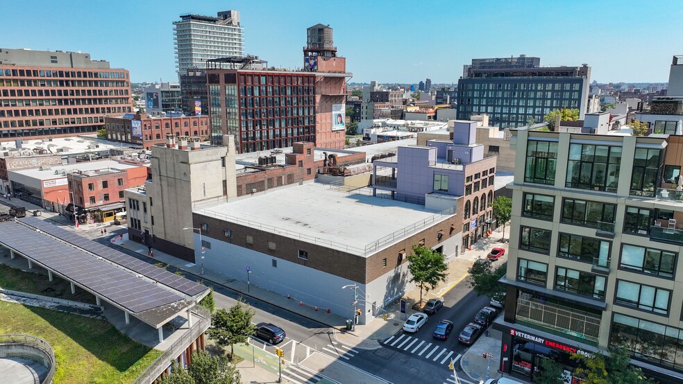 73 Kent Ave, Brooklyn, NY en venta - Foto del edificio - Imagen 3 de 5