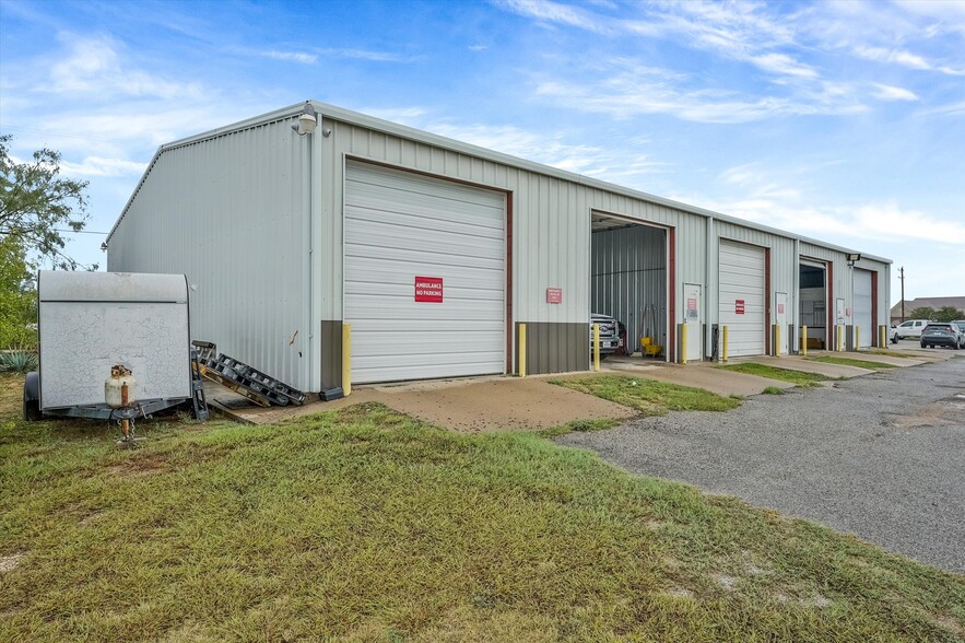 Industrial / Flex 40800 SF  Granbury, TX cartera de 6 inmuebles en venta en LoopNet.es - Foto del edificio - Imagen 3 de 130