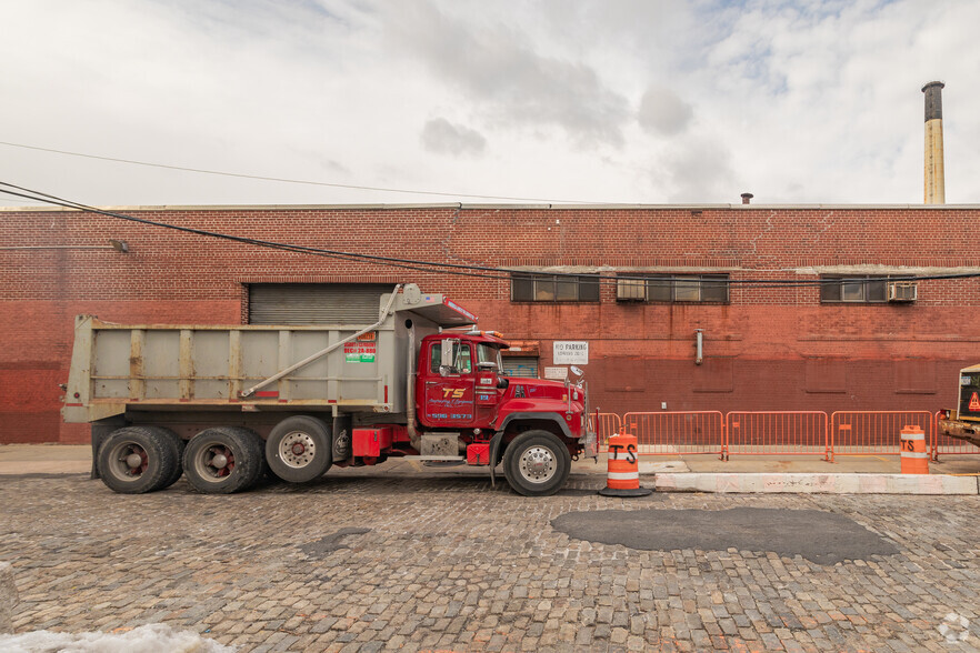 275 Front St, Brooklyn, NY en venta - Foto del edificio - Imagen 3 de 6