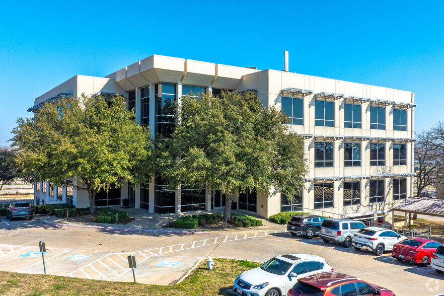 417 Oakbend Dr, Lewisville, TX en alquiler - Foto del edificio - Imagen 1 de 18