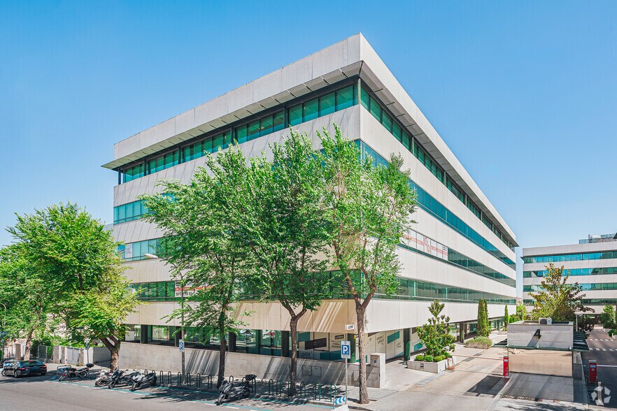 Calle Julián Camarillo, 4 C, Madrid, Madrid en alquiler - Foto del edificio - Imagen 3 de 18