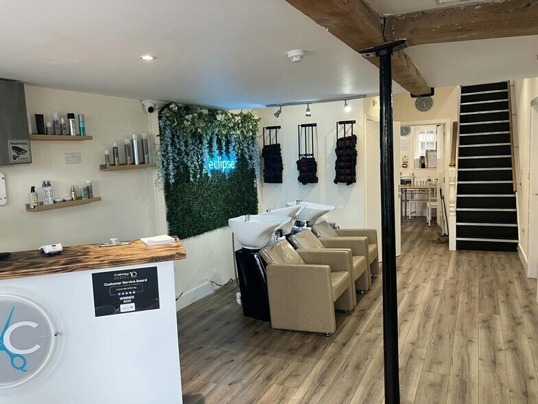 107-109 High St, Collingham en venta - Foto del edificio - Imagen 2 de 23