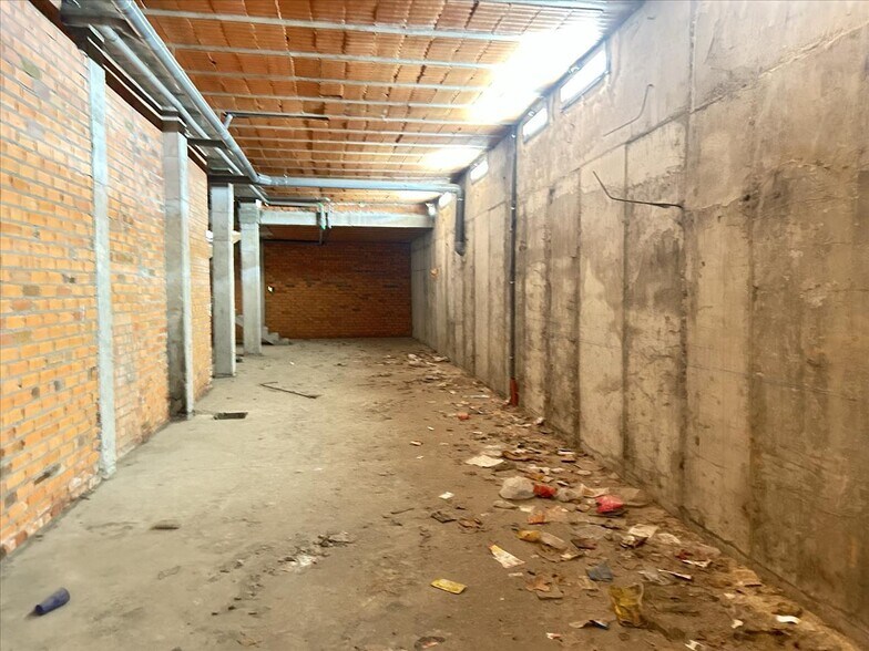 Local en Torre de Peñafiel en venta - Foto del edificio - Imagen 2 de 9