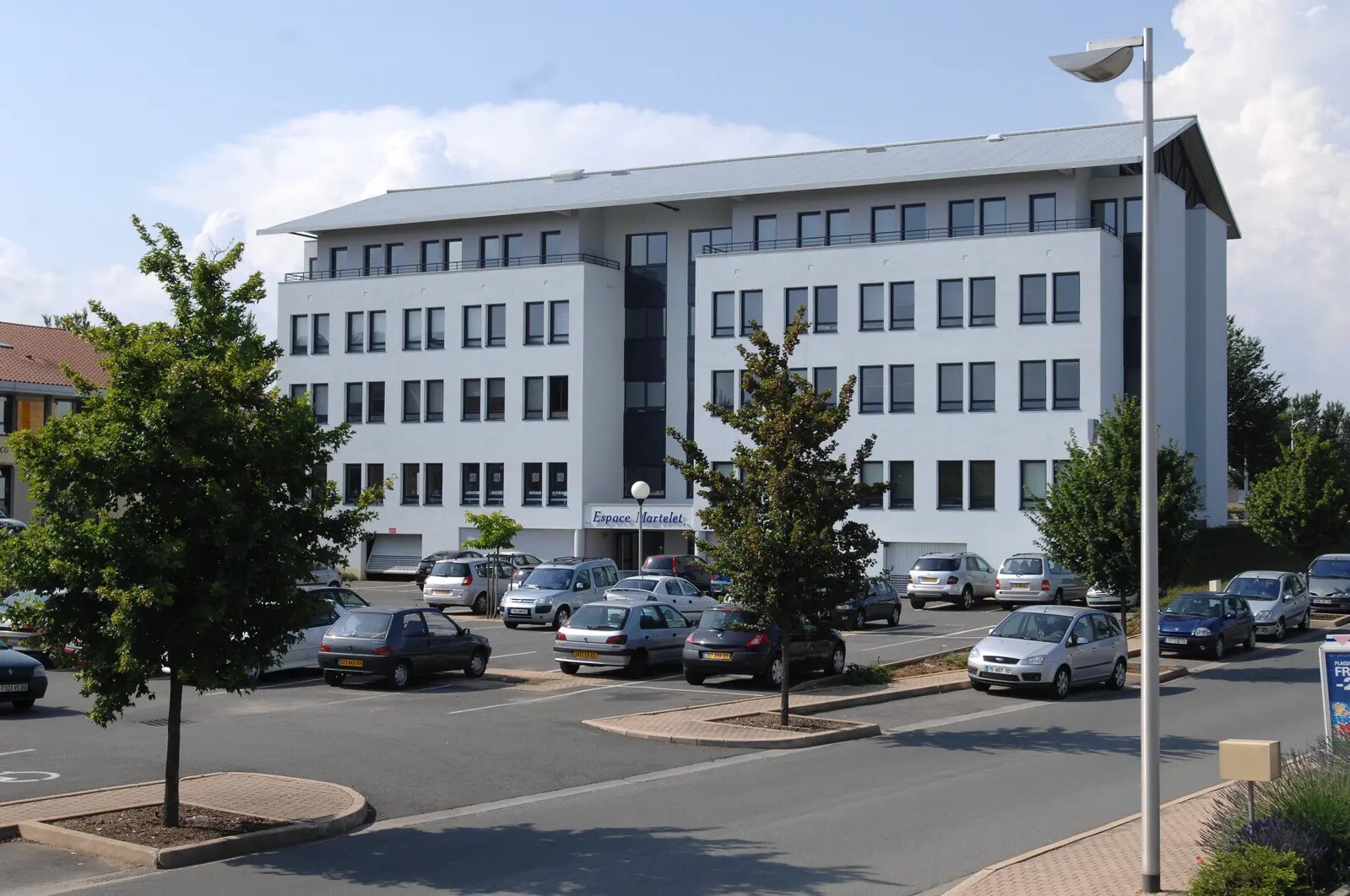 70 Rue Des Chantiers Du Beaujolais, Limas en venta Foto del edificio- Imagen 1 de 3