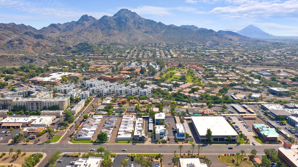 7325 N 16th St, Phoenix, AZ en alquiler - Foto del edificio - Imagen 1 de 2