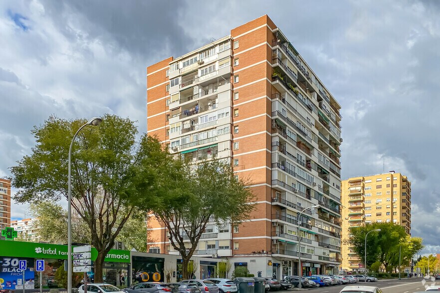 Edificio residencial en Madrid, Madrid en venta - Foto del edificio - Imagen 3 de 3