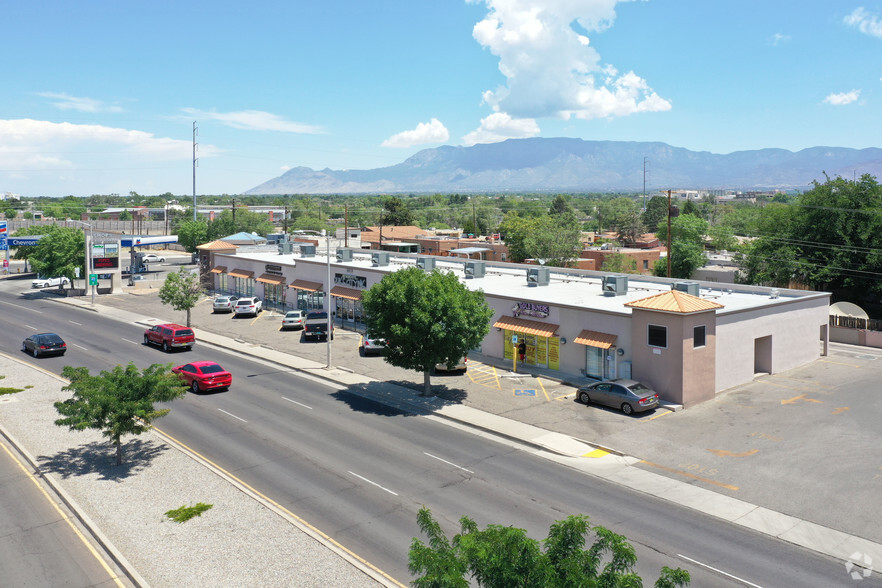 2130 NE San Mateo, Albuquerque, NM en alquiler - Foto del edificio - Imagen 1 de 6