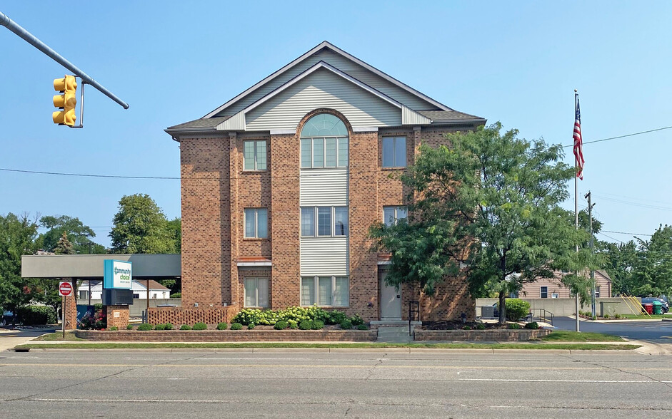 16331-16345 E 9 Mile Rd, Eastpointe, MI en alquiler - Foto del edificio - Imagen 2 de 9