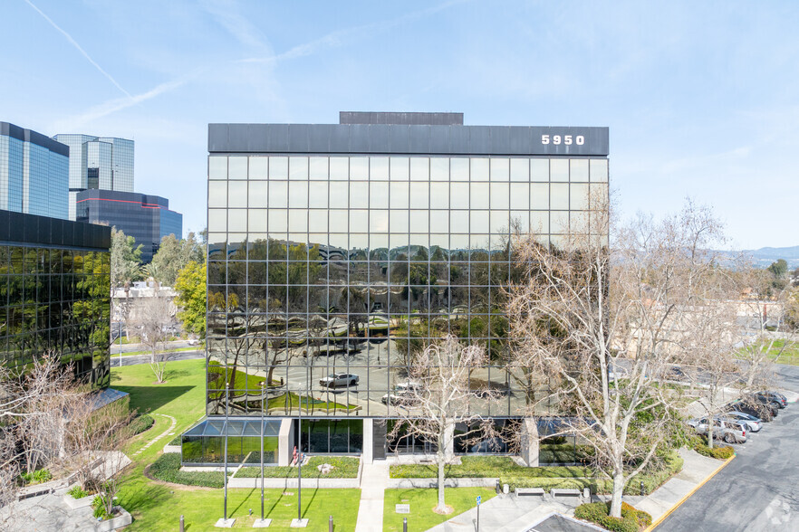 5950 Canoga Ave, Woodland Hills, CA en alquiler - Foto del edificio - Imagen 2 de 7