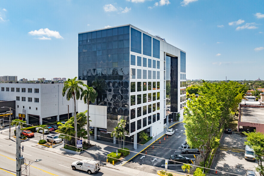 5040 NW 7th St, Miami, FL en alquiler - Foto del edificio - Imagen 1 de 8