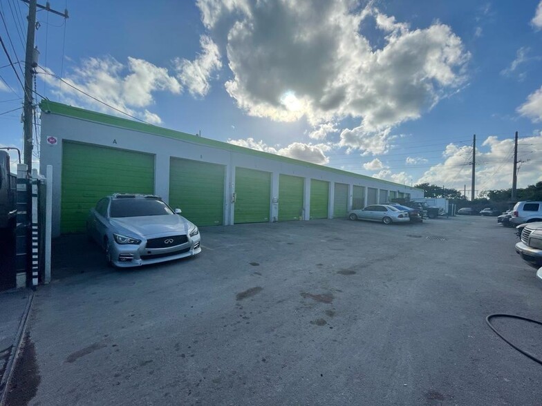 821 NW 45th St, Oakland Park, FL en venta - Foto del edificio - Imagen 2 de 6