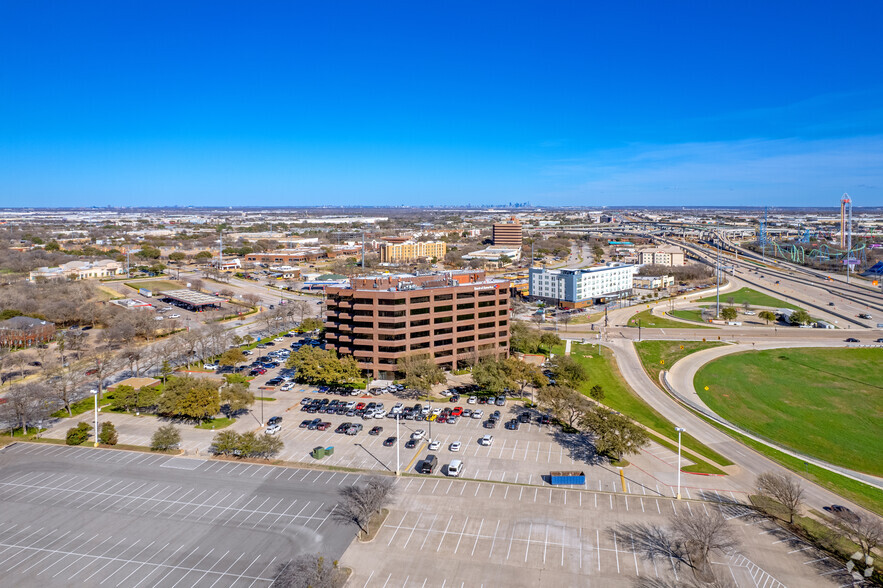 2000 E Lamar Blvd, Arlington, TX en alquiler - Vista aérea - Imagen 2 de 14