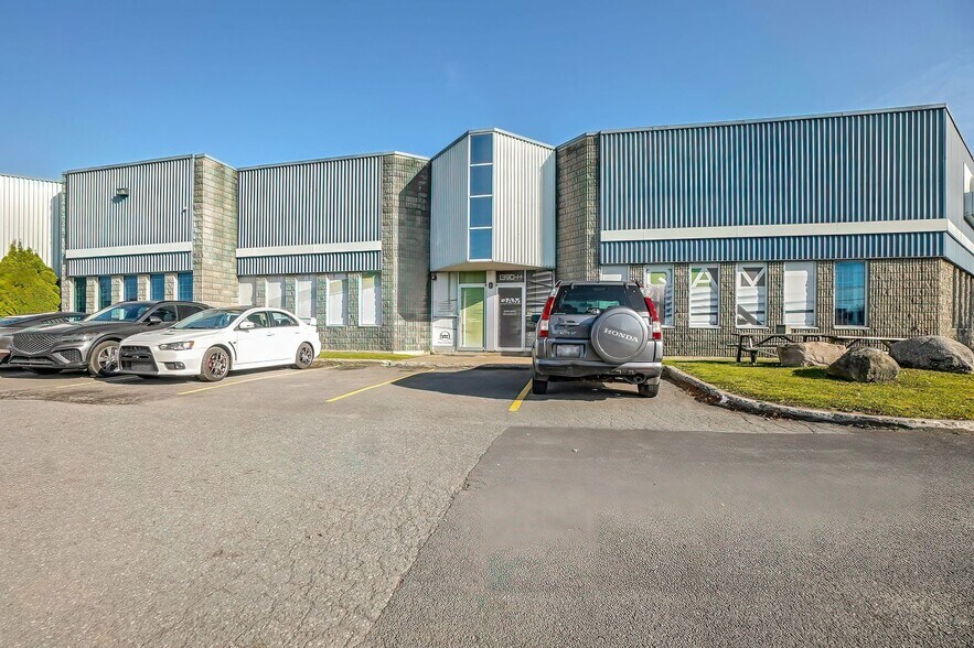 1390 Rue Newton, Boucherville, QC en alquiler - Foto del edificio - Imagen 2 de 20