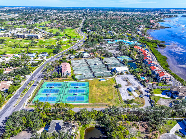 4451 Bay Club Dr, Bradenton, FL en venta - Foto del edificio - Imagen 2 de 10