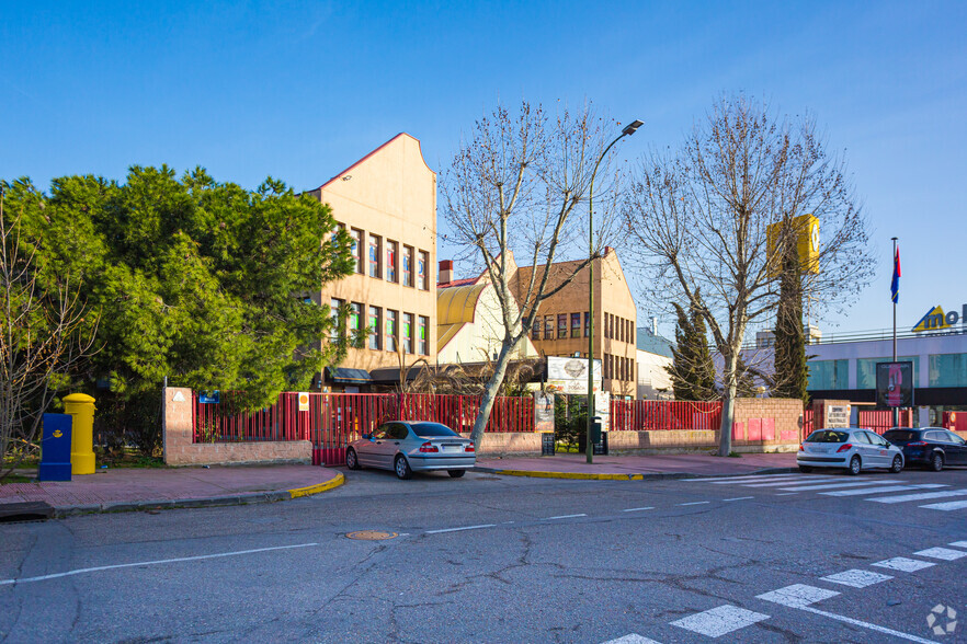 Calle Fragua, 1, Móstoles, Madrid en venta - Foto del edificio - Imagen 2 de 4