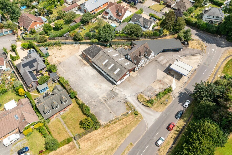 Salisbury Rd, Ringwood en alquiler - Foto del edificio - Imagen 3 de 14