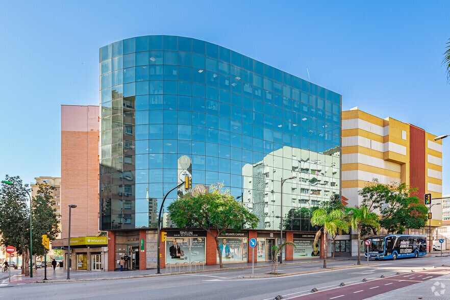 Avenida de la Aurora, 69, Málaga, Málaga en alquiler - Foto principal - Imagen 1 de 2