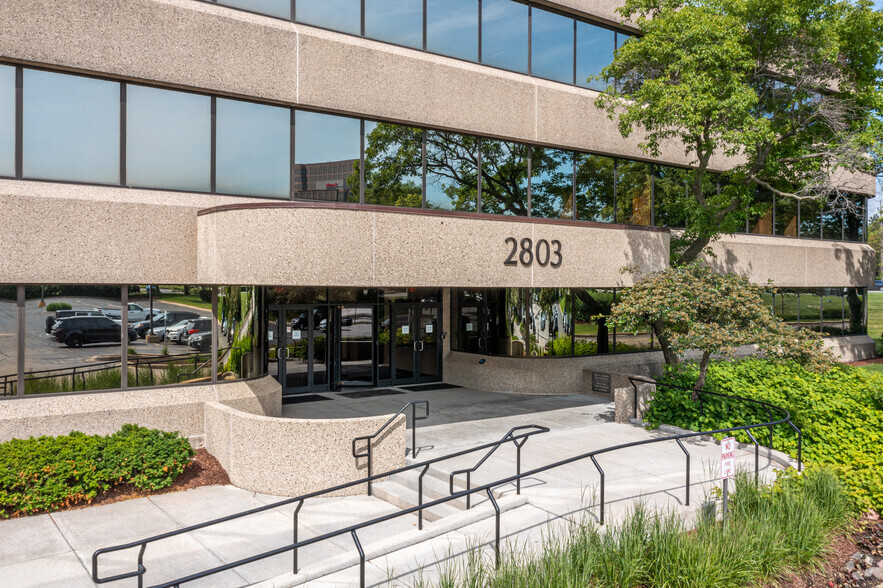 2803 Butterfield Rd, Oak Brook, IL en venta - Foto del edificio - Imagen 3 de 14