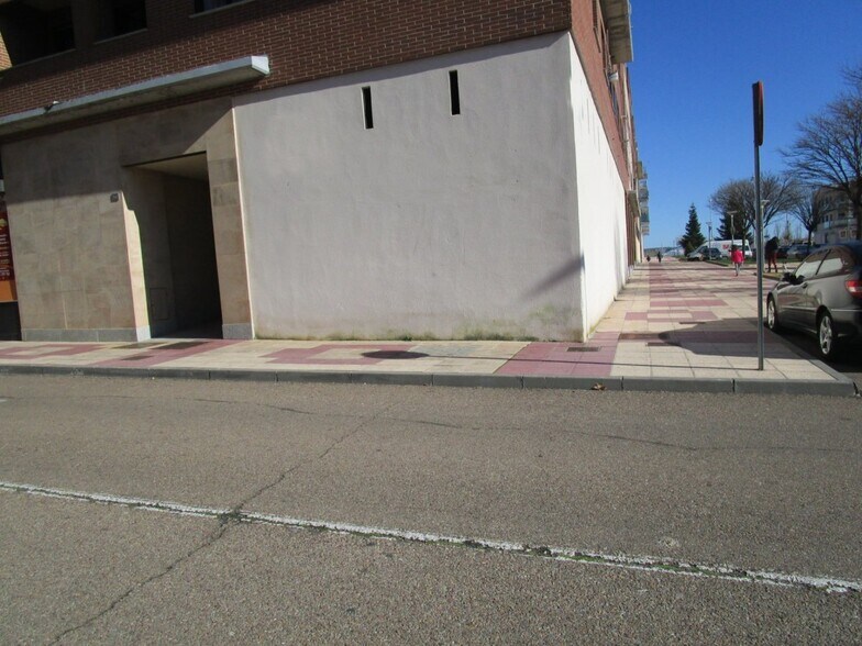 Local en Carbajosa de la Sagrada en venta - Foto del edificio - Imagen 3 de 24