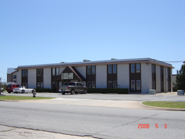 804 W Curtis Dr, Midwest City, OK en alquiler - Foto del edificio - Imagen 1 de 2