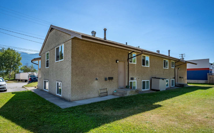 2250 6th Av, Castlegar, BC en venta - Foto del edificio - Imagen 3 de 6