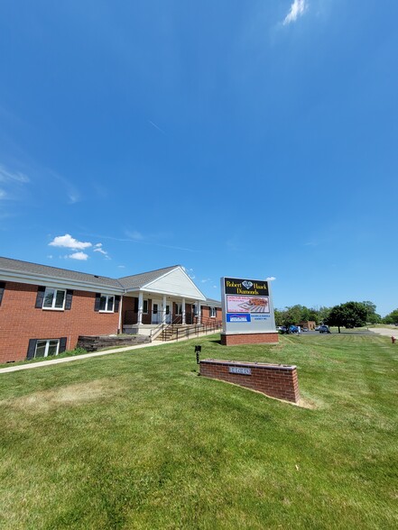 14640 W Greenfield Ave, Brookfield, WI en alquiler - Foto principal - Imagen 1 de 28