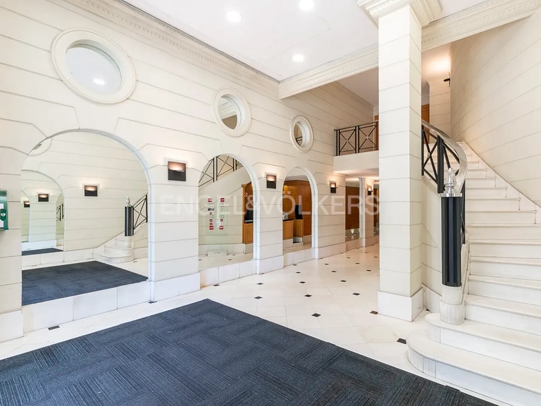 Oficina en Barcelona en alquiler - Vestíbulo - Imagen 1 de 3