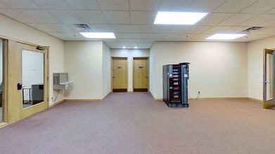 6607 W Saint Joseph Hwy, Lansing, MI en venta Foto del edificio- Imagen 2 de 25