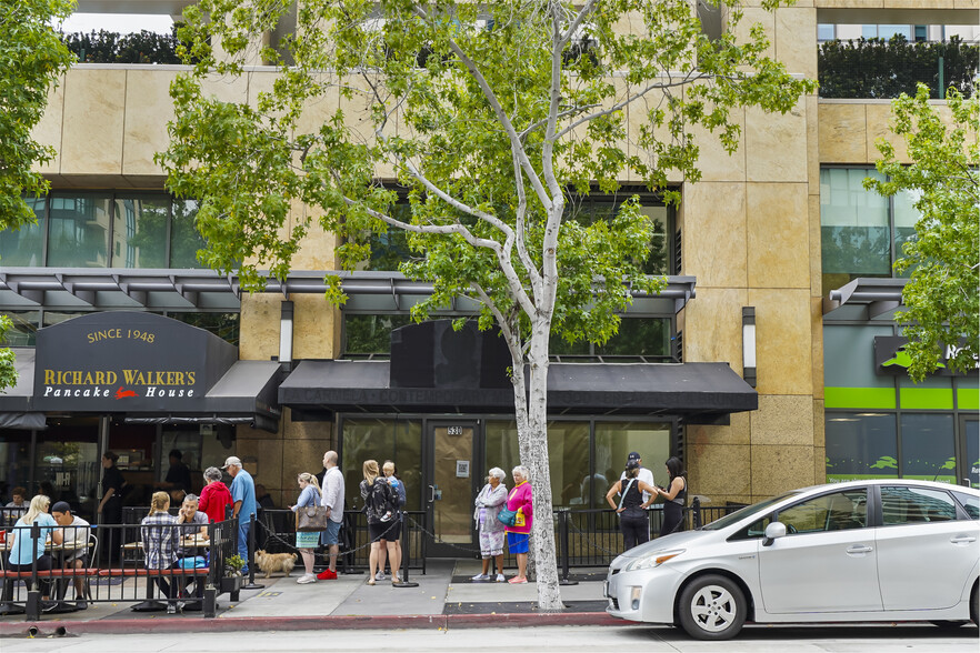 215-225 W Market St, San Diego, CA en alquiler - Foto del edificio - Imagen 3 de 23