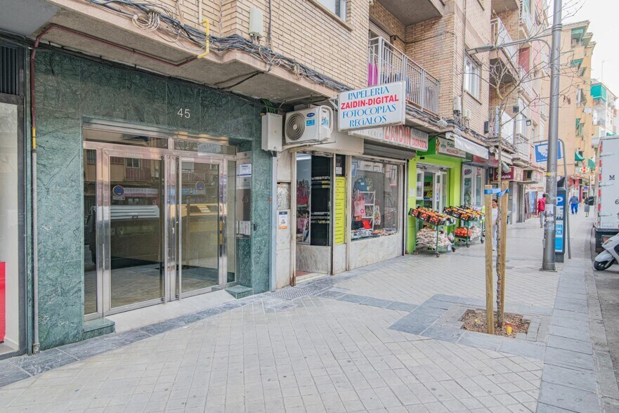 Local en Granada, Granada en venta - Foto del edificio - Imagen 3 de 8