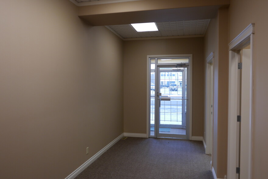 4919 48 St, Red Deer, AB en alquiler - Foto del interior - Imagen 3 de 11