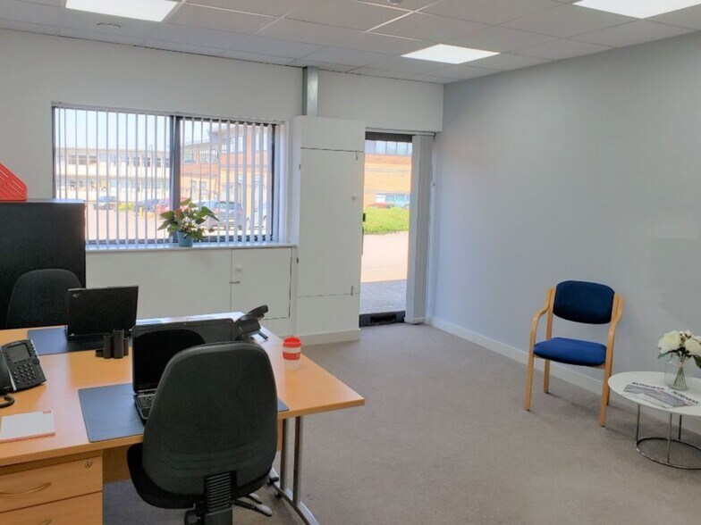 Whitehill Ln, Royal Wootton Bassett en alquiler - Foto del edificio - Imagen 2 de 9