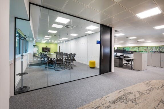 2 Millboard Rd, Bourne End en alquiler - Foto del edificio - Imagen 3 de 4