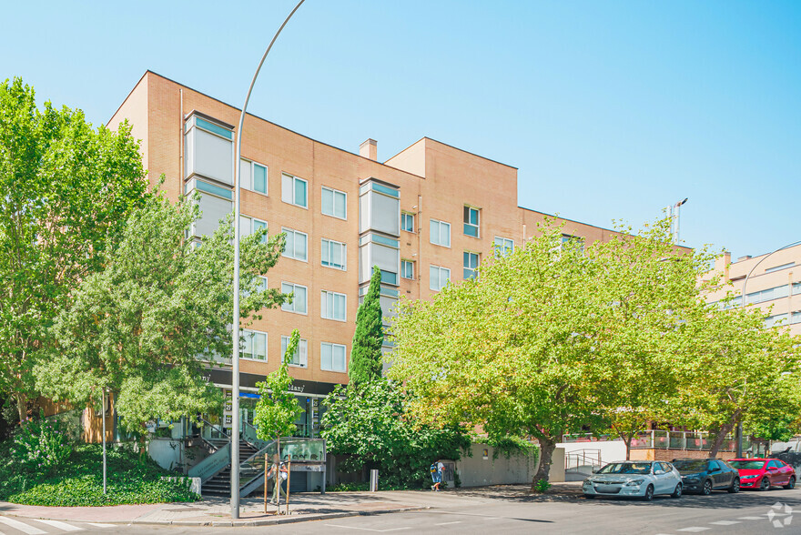 Avenida Machupichu, 85, Madrid, Madrid en alquiler - Foto del edificio - Imagen 2 de 2