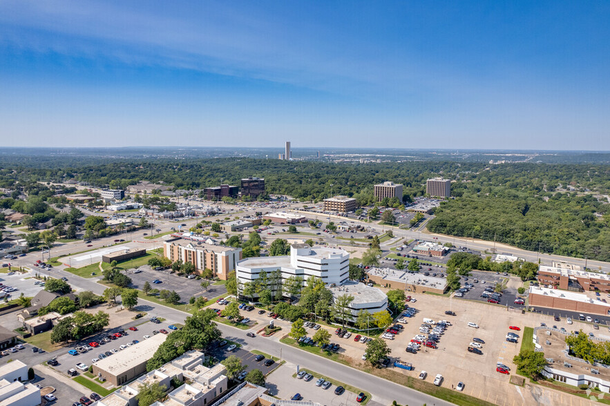 6846 S Canton Ave, Tulsa, OK en alquiler - Vista aérea - Imagen 3 de 40