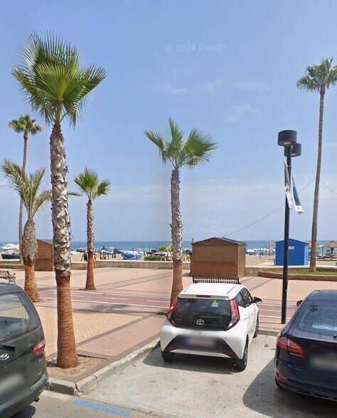 Local en Fuengirola, Málaga en alquiler - Foto del edificio - Imagen 2 de 2