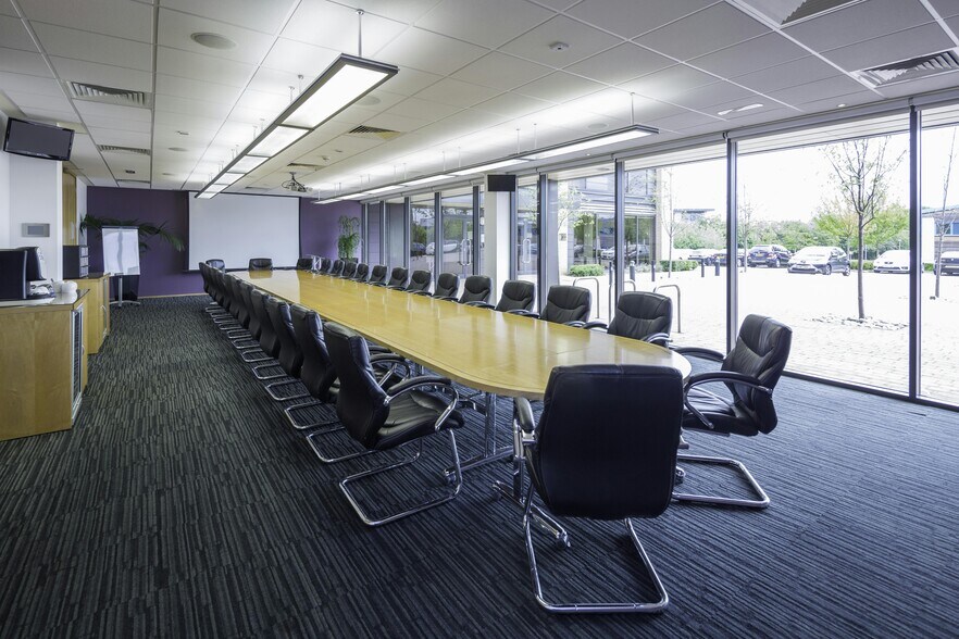 1 Seebeck Pl, Milton Keynes en alquiler - Foto del edificio - Imagen 3 de 7