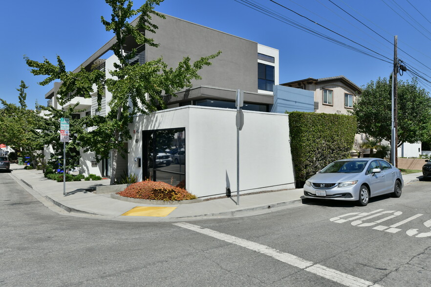 627 Aviation Way, Manhattan Beach, CA en venta - Foto del edificio - Imagen 3 de 9