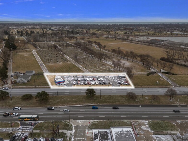 33500 S Gratiot Ave, Clinton Township, MI en venta - Foto del edificio - Imagen 2 de 54