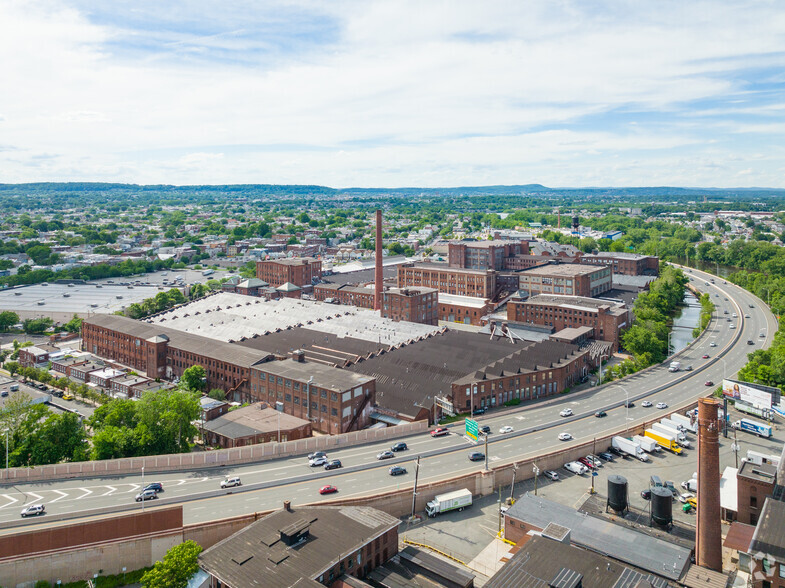 90 Dayton Ave, Passaic, NJ en alquiler - Foto del edificio - Imagen 1 de 14