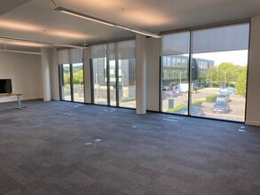 100 Park Dr, Milton en alquiler Foto del interior- Imagen 1 de 4