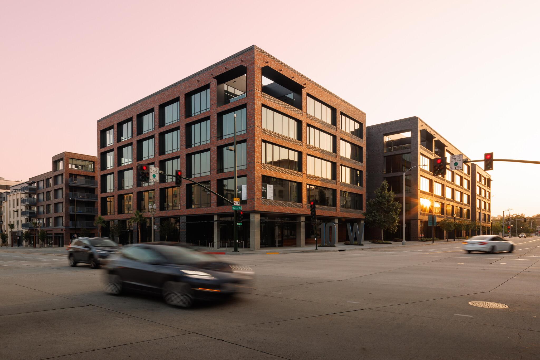 10 W Walnut St, Pasadena, CA en alquiler Foto del edificio- Imagen 1 de 10