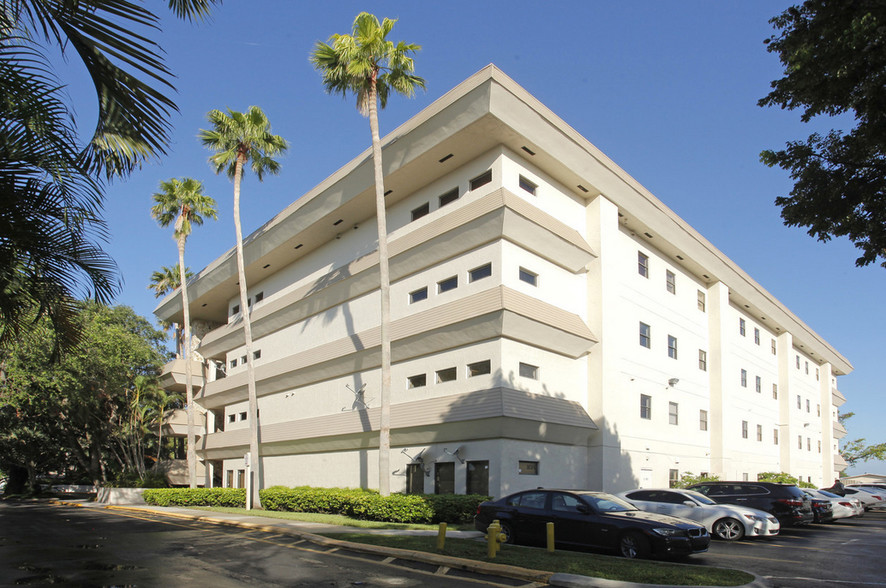 2699 Stirling Rd, Fort Lauderdale, FL en alquiler - Foto del edificio - Imagen 2 de 8