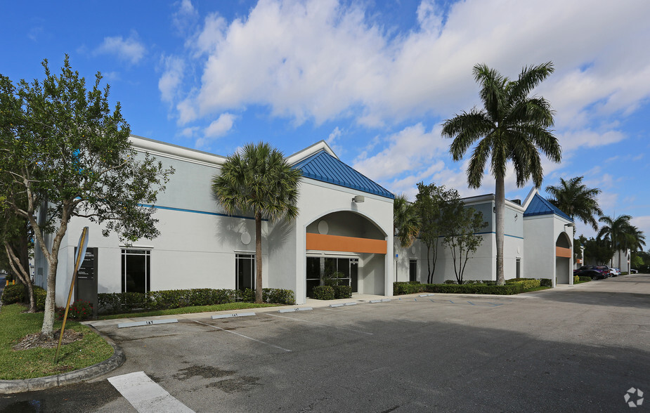 6601 Lyons Rd, Coconut Creek, FL en alquiler - Foto principal - Imagen 2 de 4